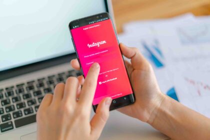 دانلود تصویر ورود به اینستاگرام با کیفیت بالا